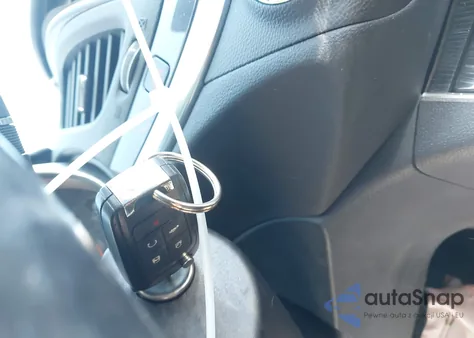 2017 Chevrolet Impala 1Lt z USA, uszkodzony, nr VIN 2G1105S38H9182369